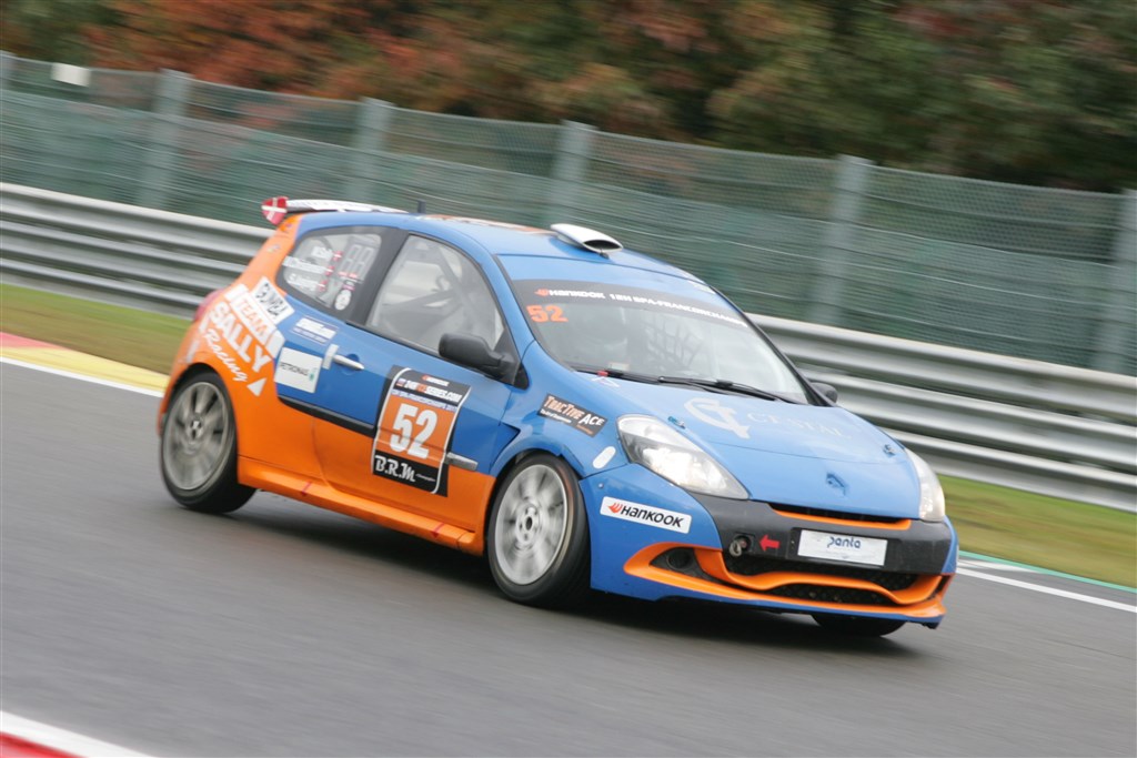 Martin Sally Pedersen, Mads Christensen og Steffan Jusjong, Renault Clio #52
(Foto: Henning Smed)